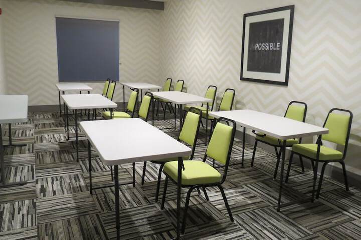 Holiday Inn Express & Suites Shippensburg by IHG