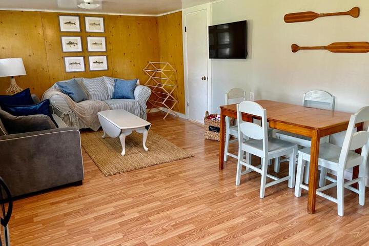 Drop Anchor Cottages and Lake House