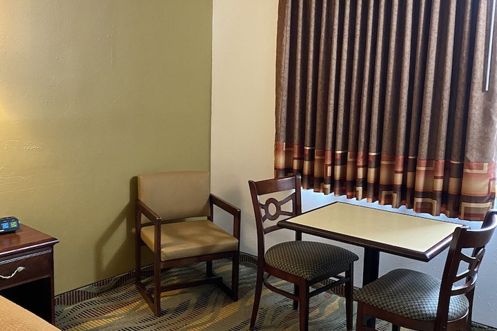 Travelodge by Wyndham La Porte / Michigan City Area