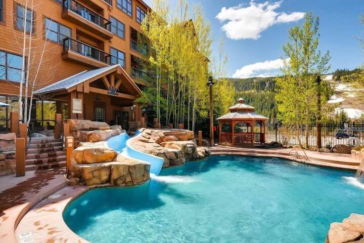 2 Bedroom Colorado Vacation Rental situated in River Run Village Steps from the Summit Express Gondola