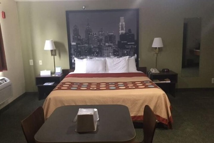 Room 14 of 30