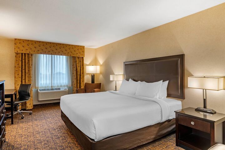 Lloyd Hotel Astoria Bayfront an Ascend Collection Hotel