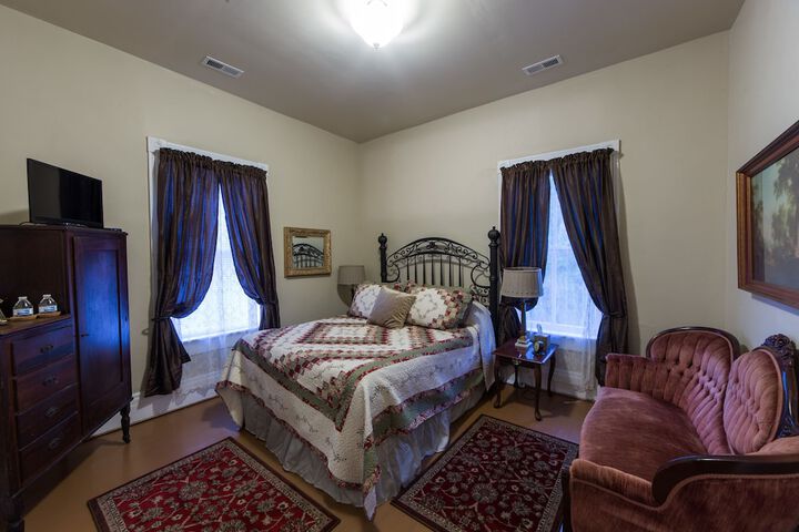 Room 27 of 32