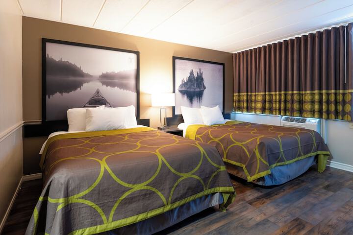 Super 8 by Wyndham Gananoque / Country Squire Resort