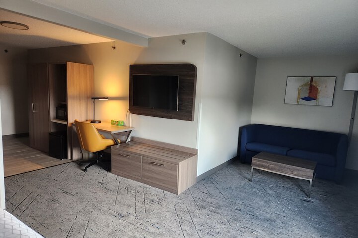 Room 11 of 39