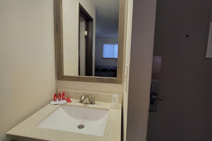 Room 10 of 42