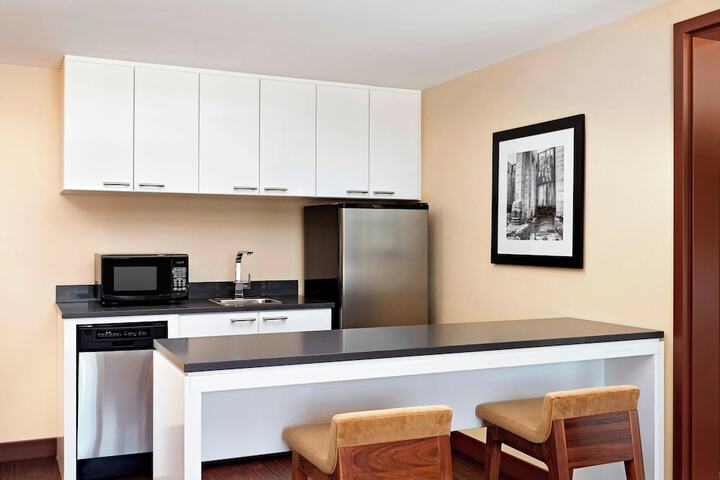 Four Points by Sheraton Kelowna Airport