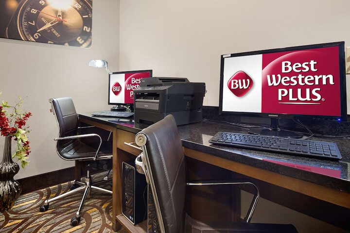 Business Center 26 of 26