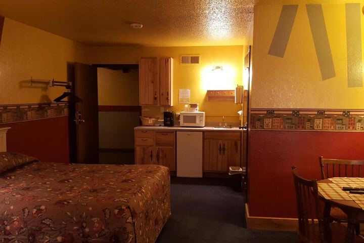 Earth Inn Motel