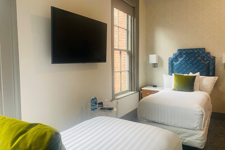 Room 18 of 46