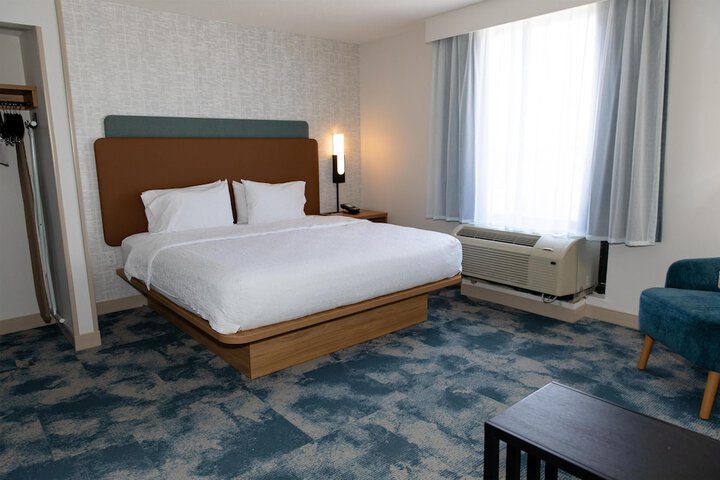 Hampton Inn & Suites Jennings