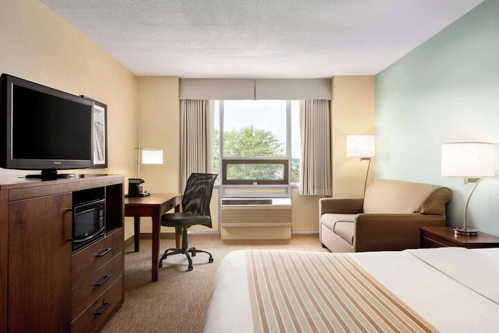 Room 13 of 27