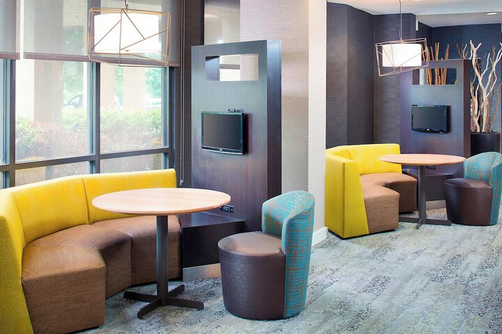 Courtyard by Marriott Roanoke Airport