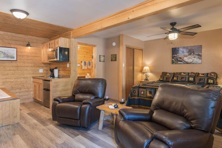 Upper Canyon Inn & Cabins