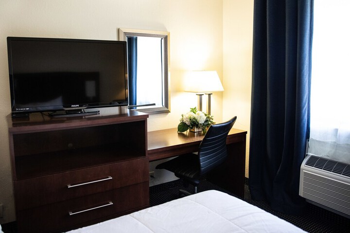 Room 10 of 36