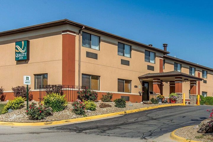 Quality Inn at Collins Road - Cedar Rapids