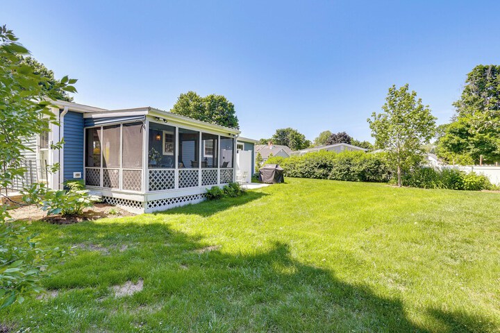 Old Saybrook Home w / Screened Porch & Ocean View!