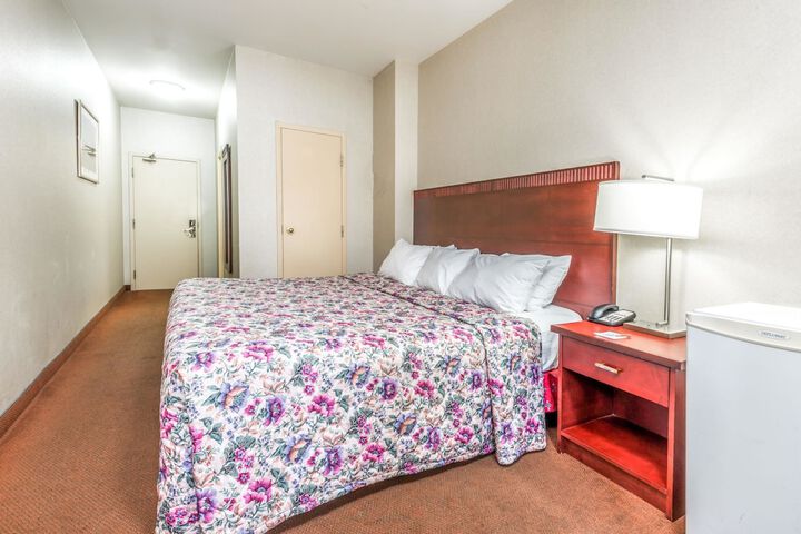Room 16 of 18