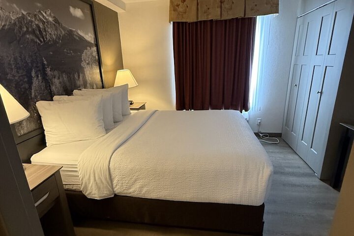 Super 8 by Wyndham Dawson Creek