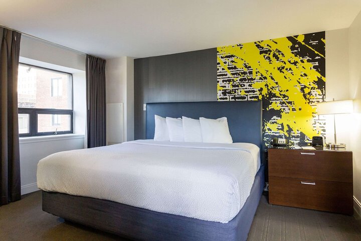 Room 52 of 69