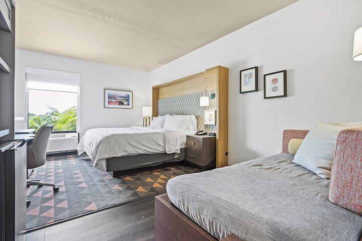 Room 14 of 65