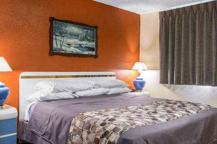 Room 9 of 23