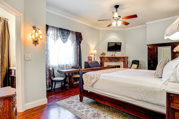 The River Belle Inn