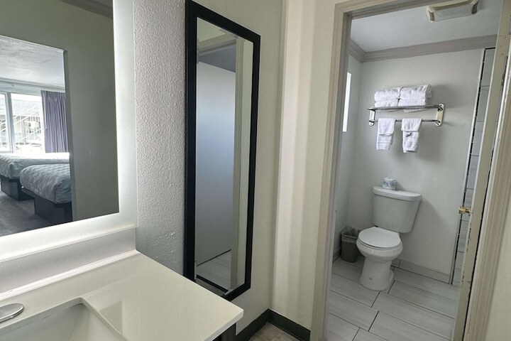 Room 27 of 34