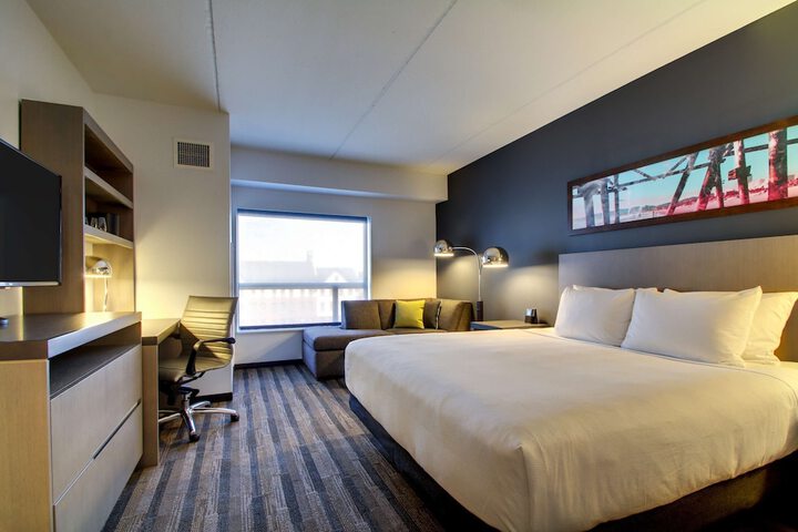 Room 33 of 62
