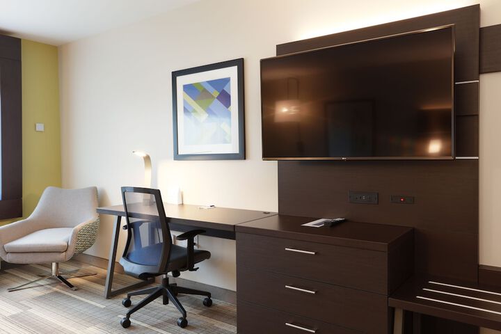 Room 14 of 37