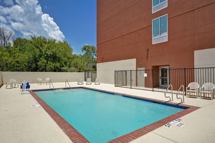 Pool 13 of 49