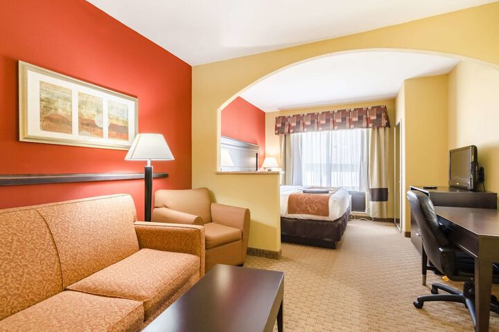 Comfort Suites Salina South