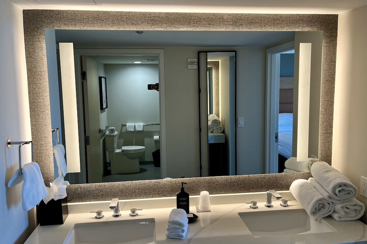 Room 56 of 152