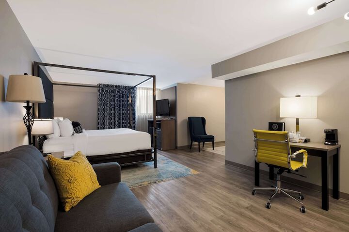 Room 21 of 41