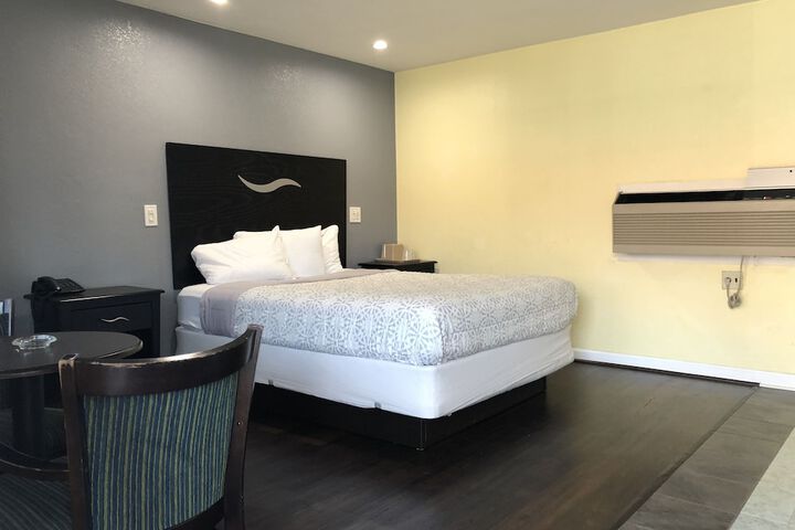 Chisholms Motor Inn