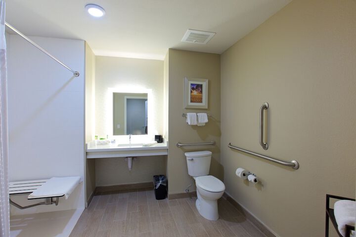 Holiday Inn Express Fargo SW - I-94 Medical Center by IHG