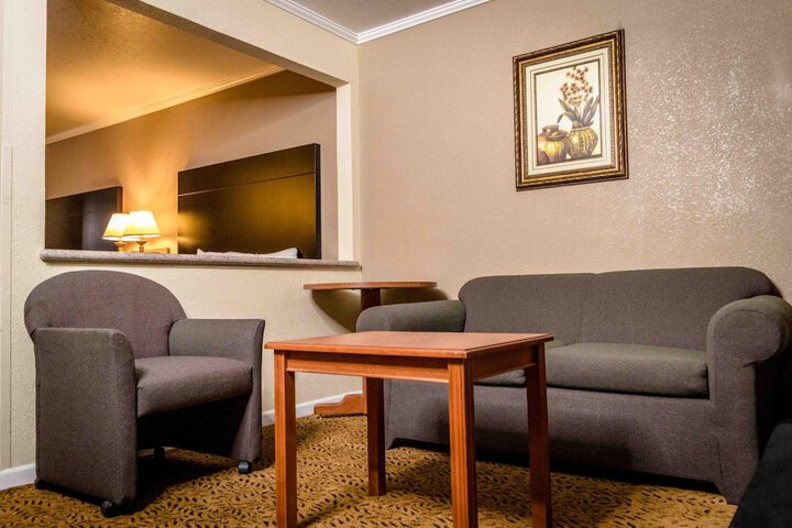 Room 21 of 34