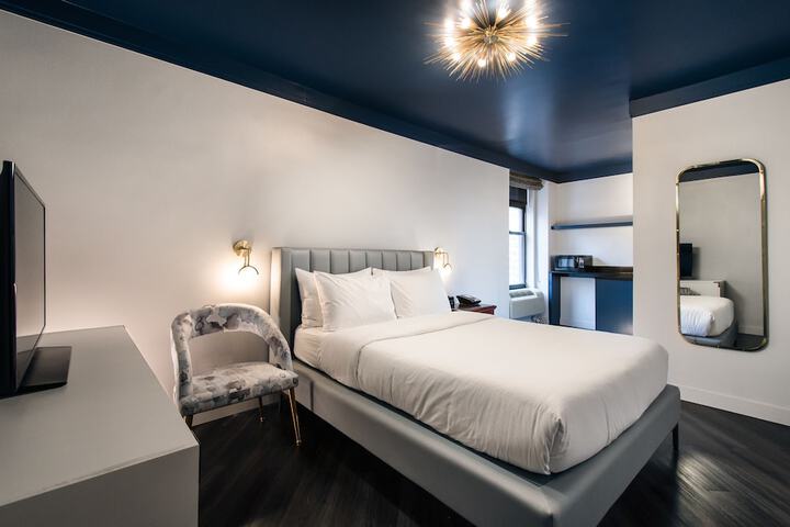 Room 12 of 18