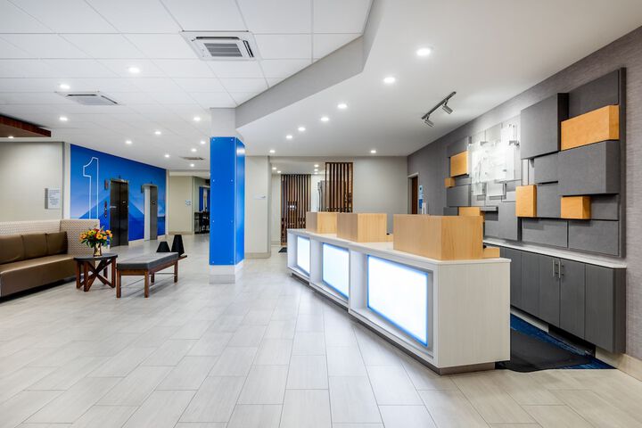 Holiday Inn Express & Suites Santa Ana - Orange County by IHG