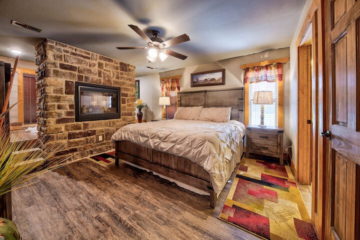 Room 6 of 25