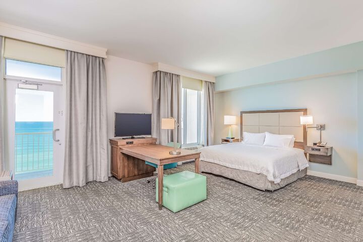 Hampton Inn & Suites Panama City Beach-Beachfront