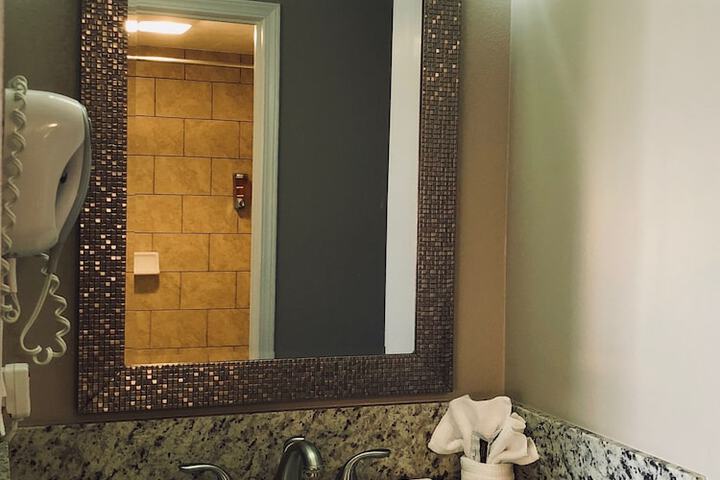 Room 32 of 46