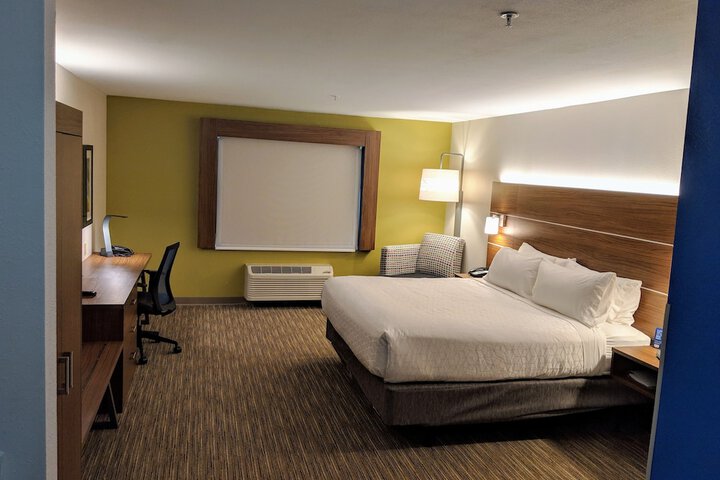 Room 12 of 35