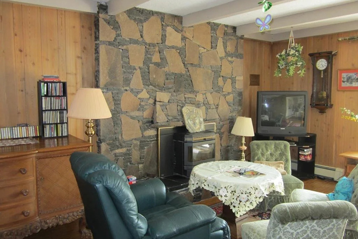 The Cozy Cubbyhole B & B
