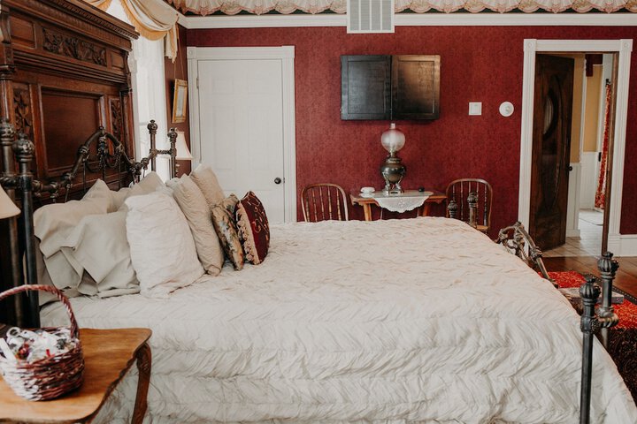 Room 52 of 76