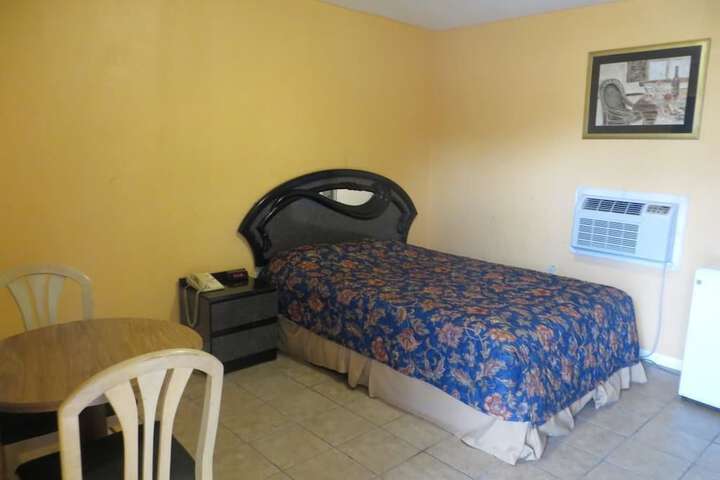 Room 7 of 13