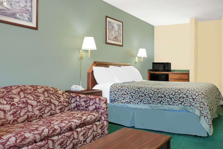 Room 9 of 14