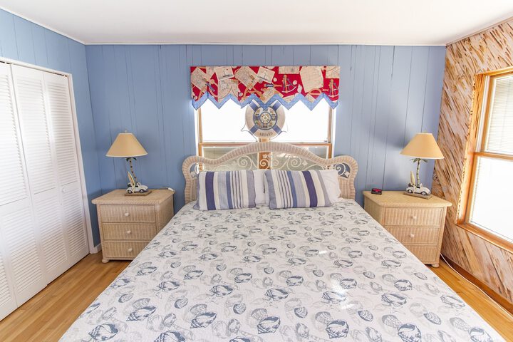 Room 13 of 32