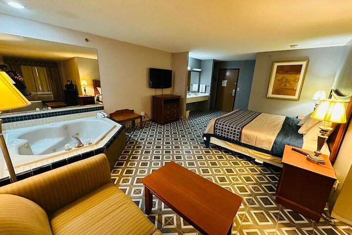 Royal Inn Suites