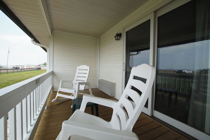 Snyders Shoreline Inn